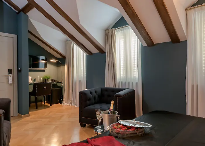 Heritage Hotel 19 4*